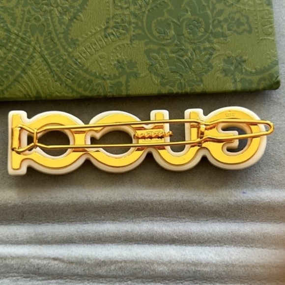 New never used CRYSTAL GUCCI SINGLE HAIR CLIP - Picture 3 of 7